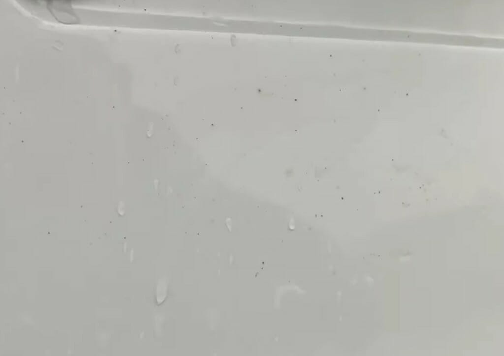 Flyverustprikker på bilen