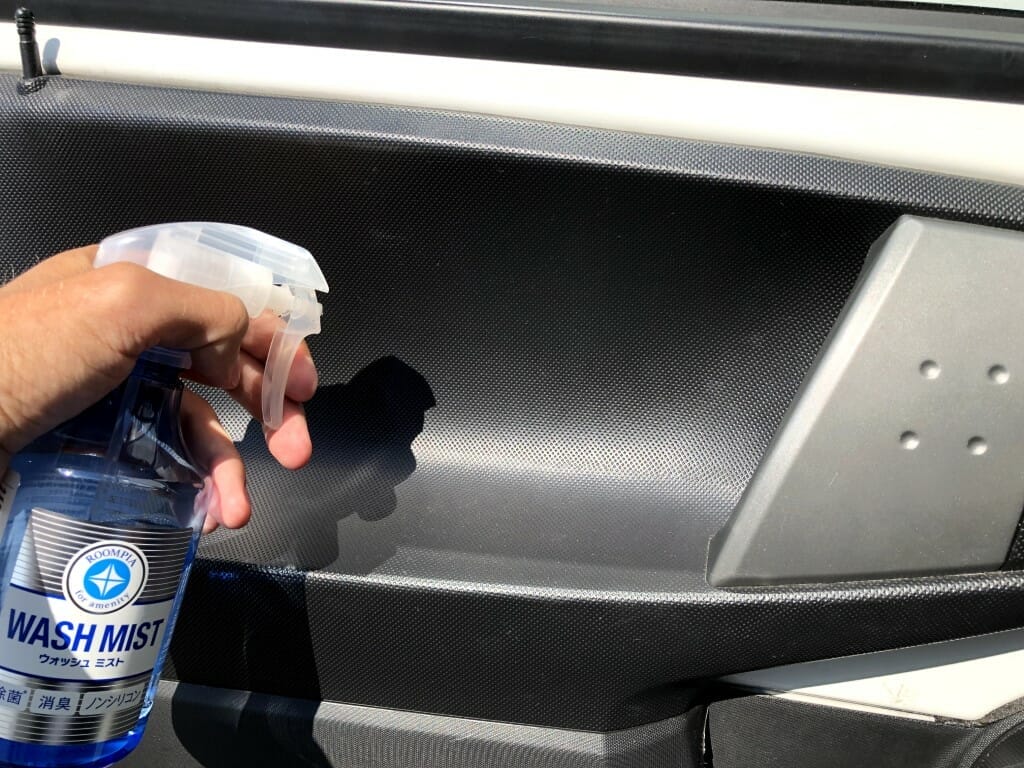 Soft99 Wash Mist sprøjtes på