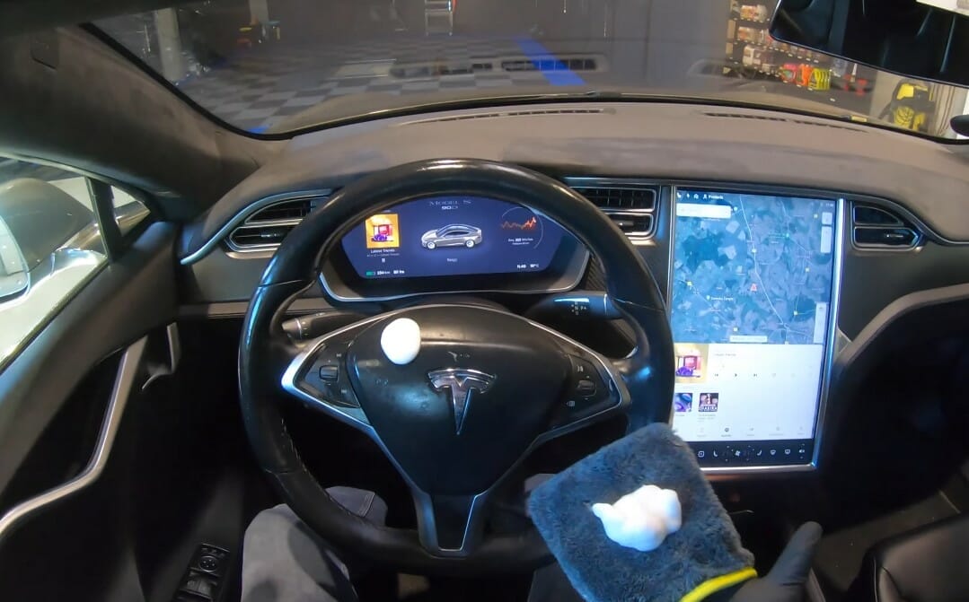 Leather Cleanse på rat eller handske