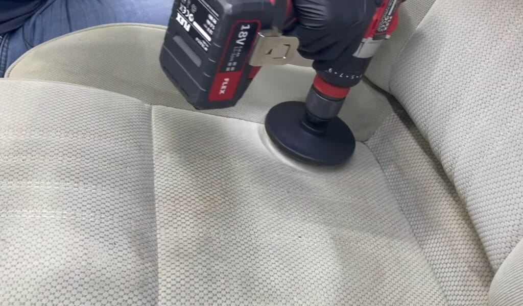 Drill Brush på sæderne på din bil